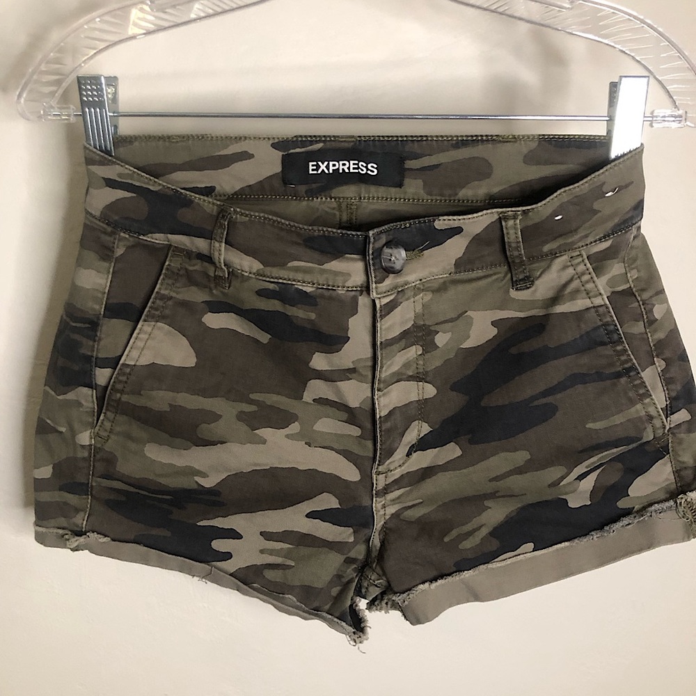 Camo cut off shorts